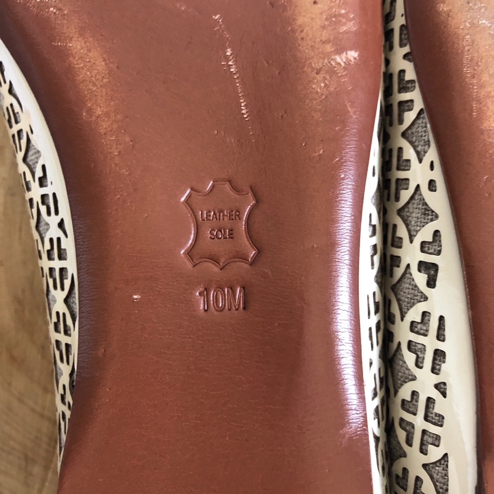 Tory Burch Laser Cut Off-White Smoking Flats 10M - Picture 7 of 7
